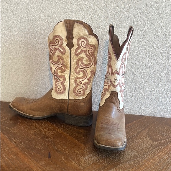 Ariat Women's Brown and Cream Western Boots - Picture 2 of 7